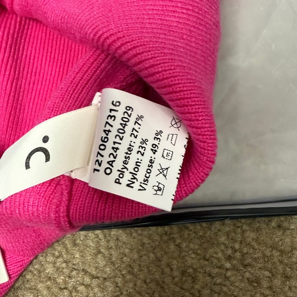 Commense Pink V-Neck Buttoned Detail Sweater Vest - Picture 8 of 9